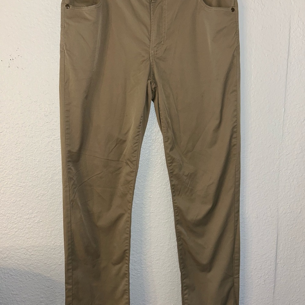 Classic Men's Khaki Chinos